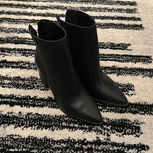Steve Madden black booties with nail trim - Picture 1 of 6